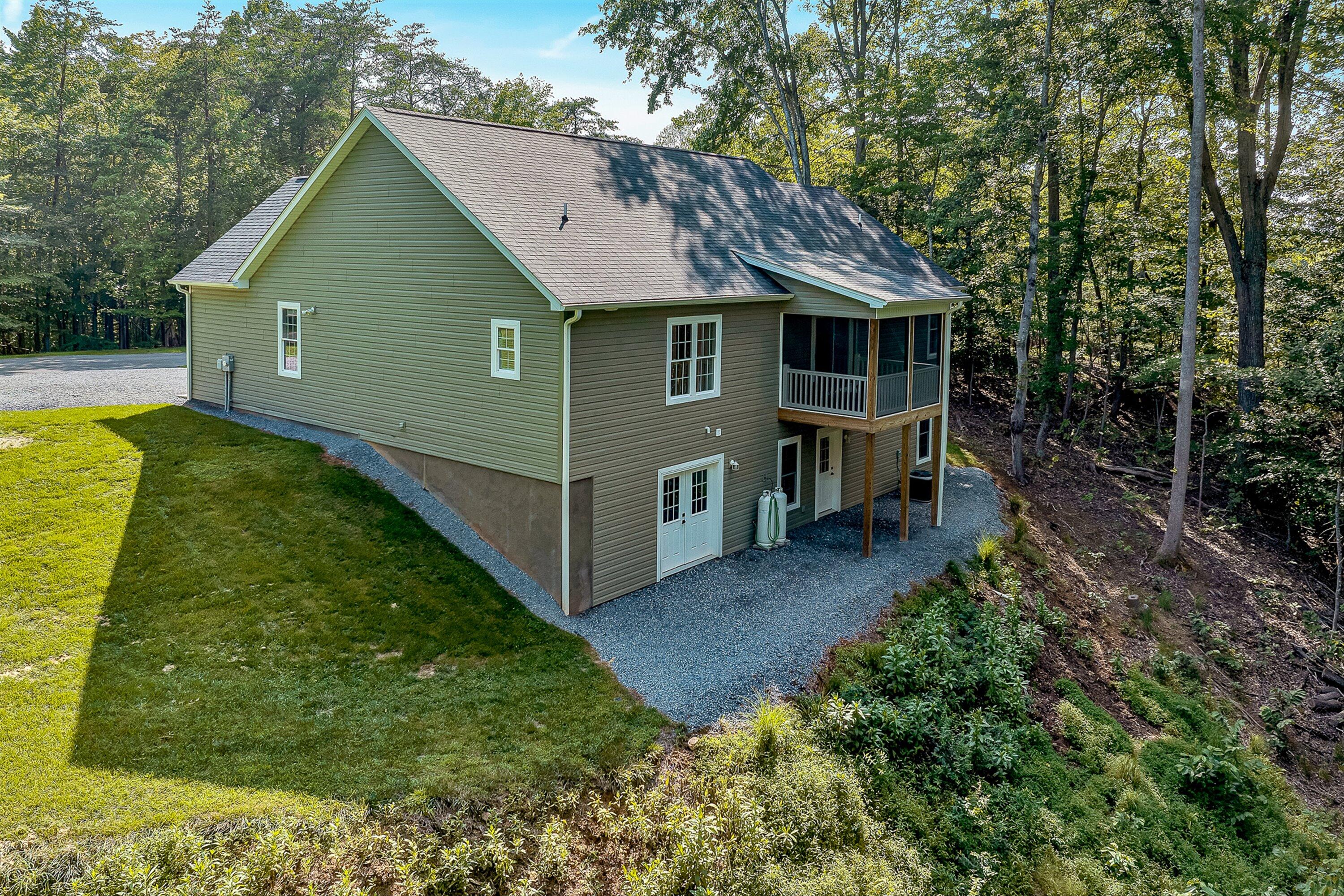 109 Ridgeway Court Moneta, VA 24121 - Photo 36 of 49 39-VM-0914
