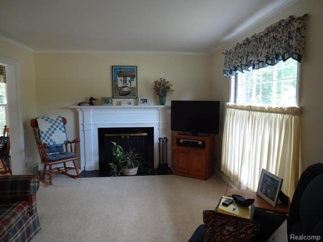 282 Kerby Road Grosse Pointe, MI 48236 - Photo 2 of 17 282 Kerby LR.jpg
