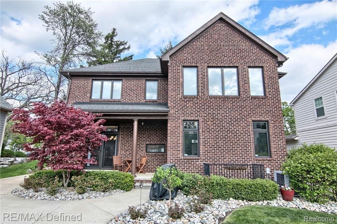 214 South Castell Avenue Rochester, MI 48307 - Photo 4 of 35 Rear.jpg