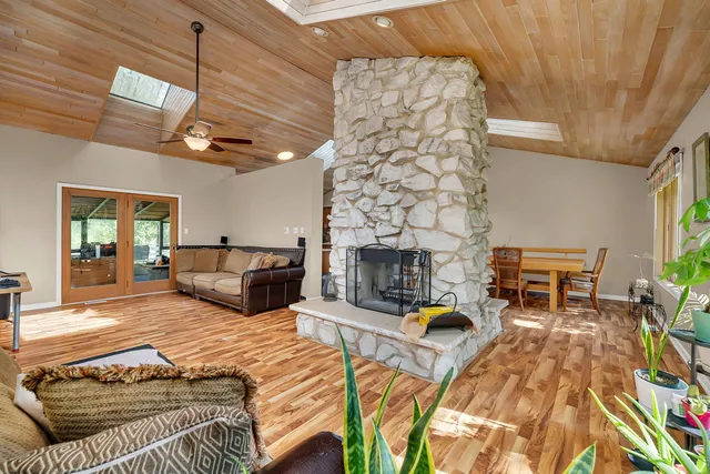 $350,000 | 21400 Lisa Lane, Steger, IL 60475