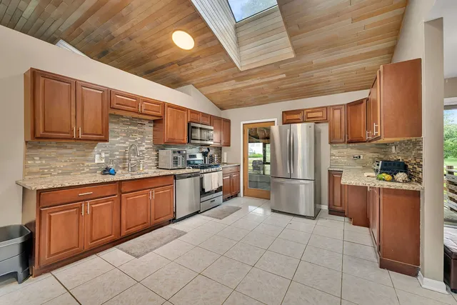 $350,000 | 21400 Lisa Lane, Steger, IL 60475