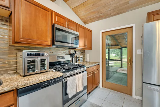 $350,000 | 21400 Lisa Lane, Steger, IL 60475