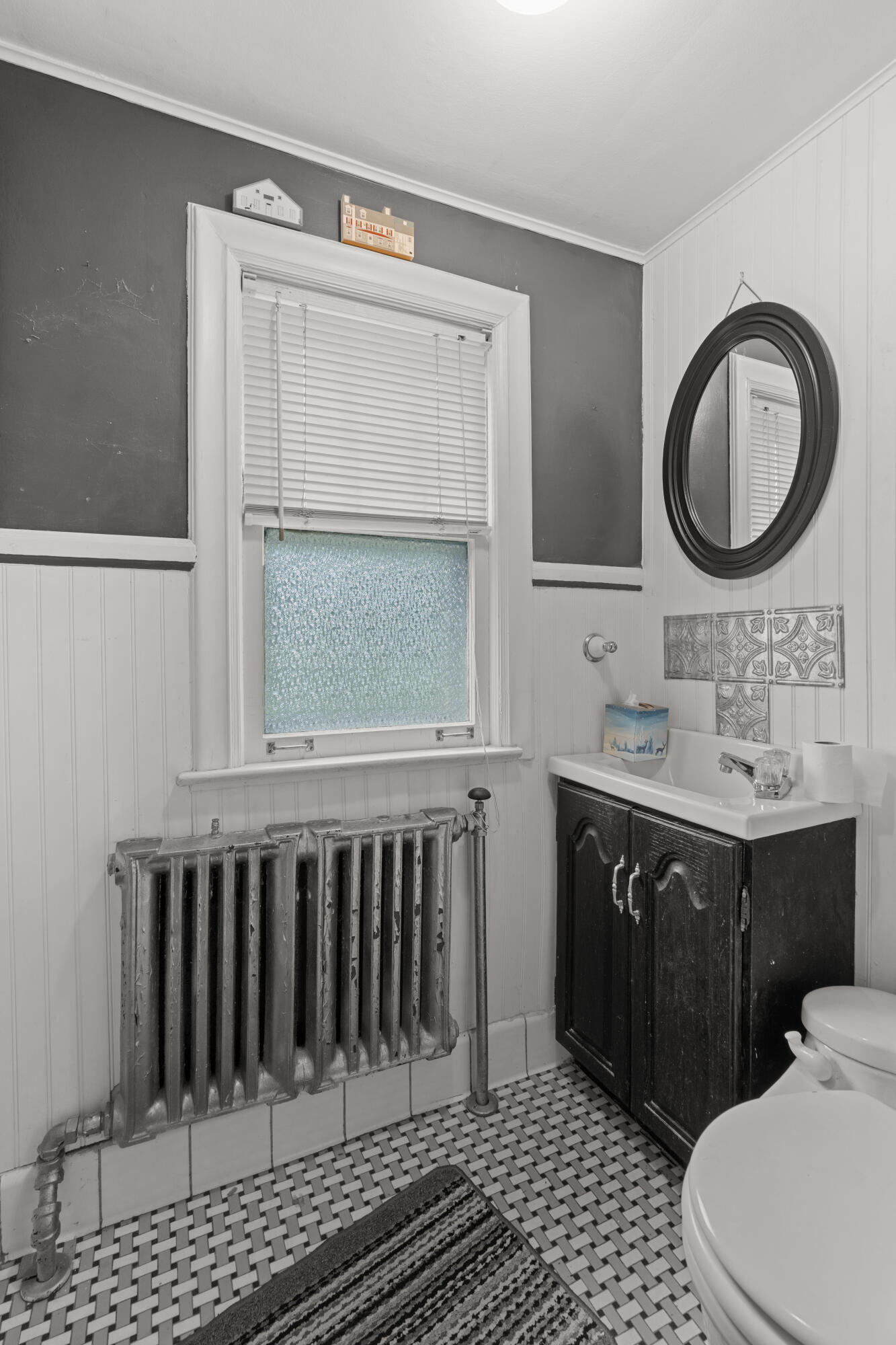 18244 Berg Road Detroit, MI 48219 - Photo 12 of 17 Bathroom