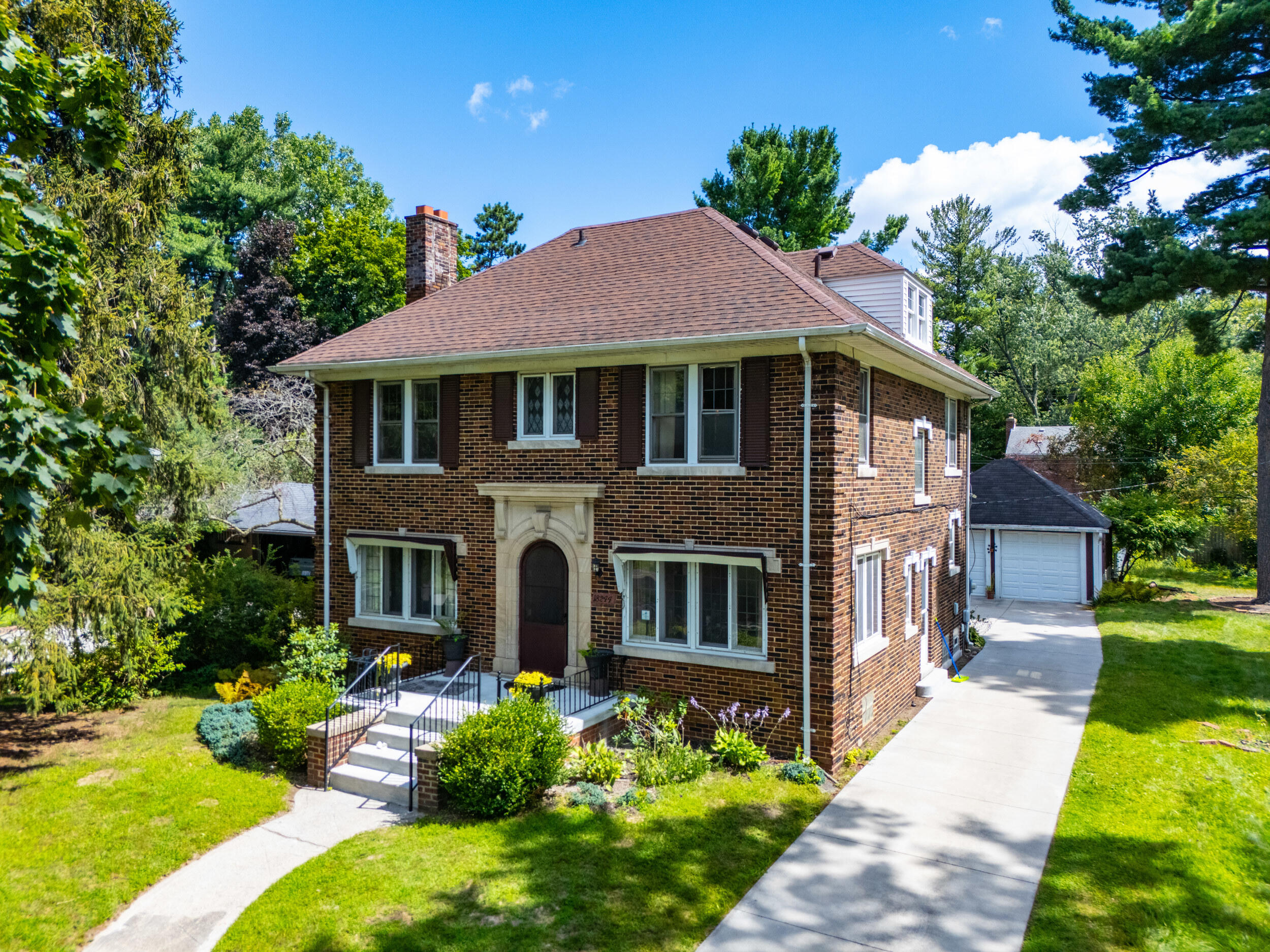 18244 Berg Road Detroit, MI 48219 - Photo 2 of 17 Outside