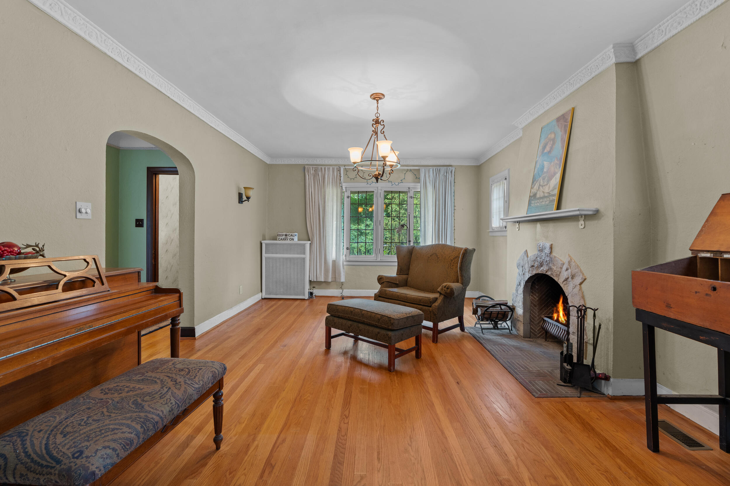 18244 Berg Road Detroit, MI 48219 - Photo 5 of 17 Living Room