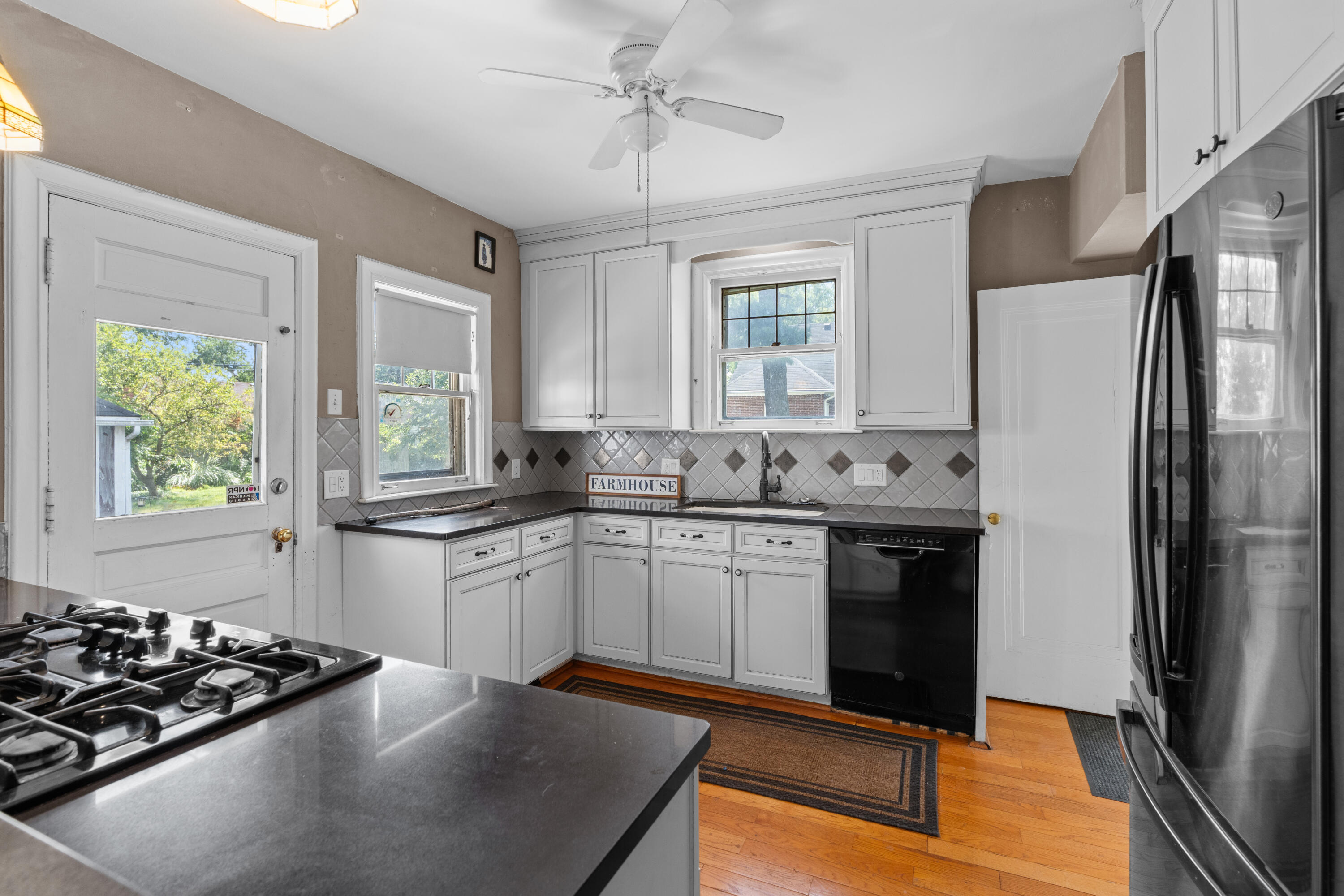 18244 Berg Road Detroit, MI 48219 - Photo 9 of 17 Kitchen