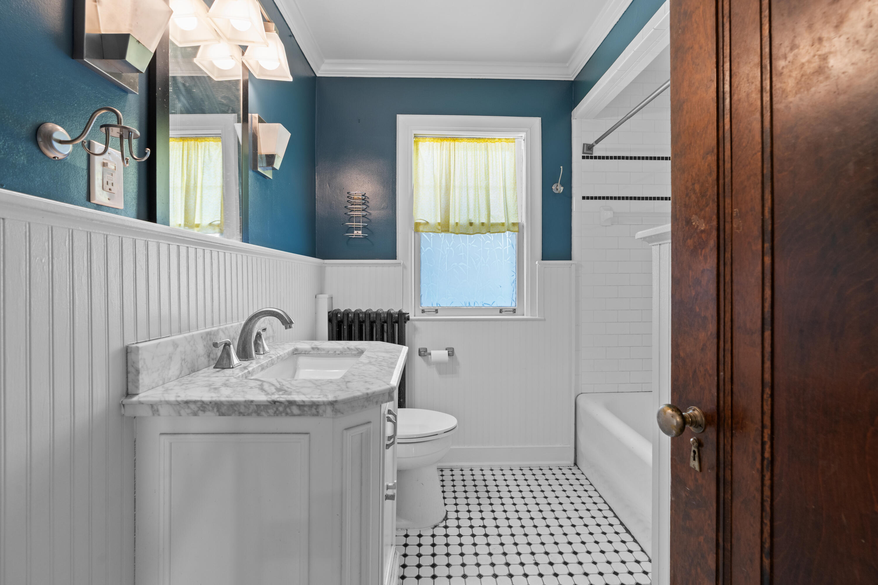 18244 Berg Road Detroit, MI 48219 - Photo 10 of 17 Bathroom
