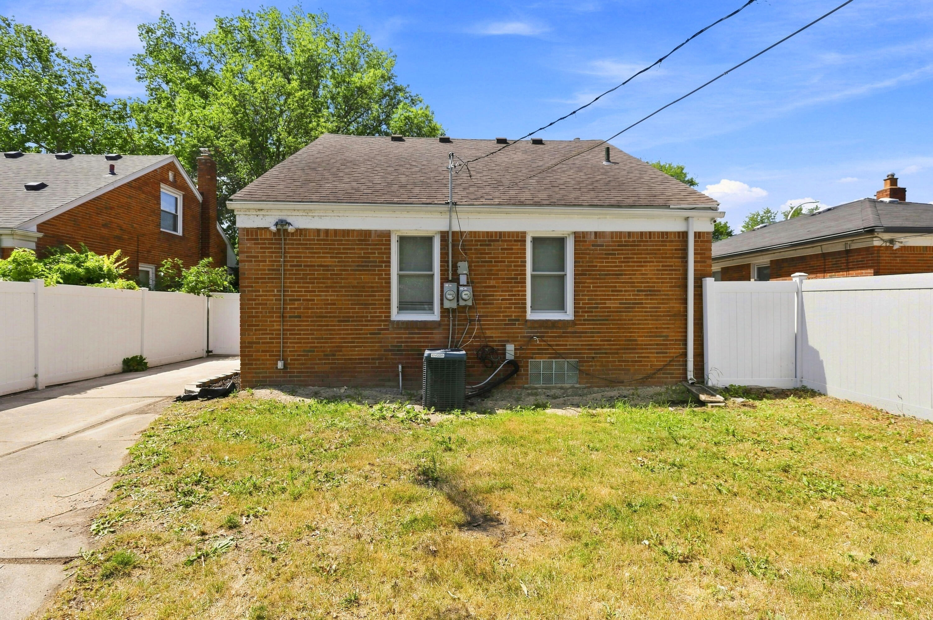 21211 Newcastle Road Harper Woods, MI 48225 - Photo 34 of 35 32