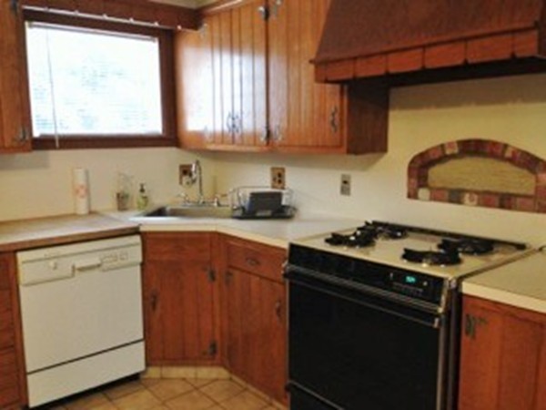 119 Farnum Road Waltham, MA 02453 - Photo 3 of 16 Gallery Image 3