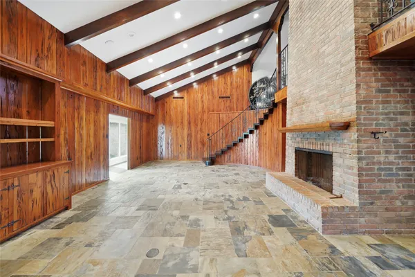 a view of entryway with a front door