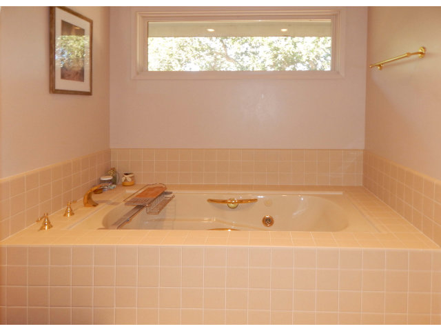 25530 Vía Paloma Carmel, CA 93923 - Photo 19 of 23 a bathroom with a tub