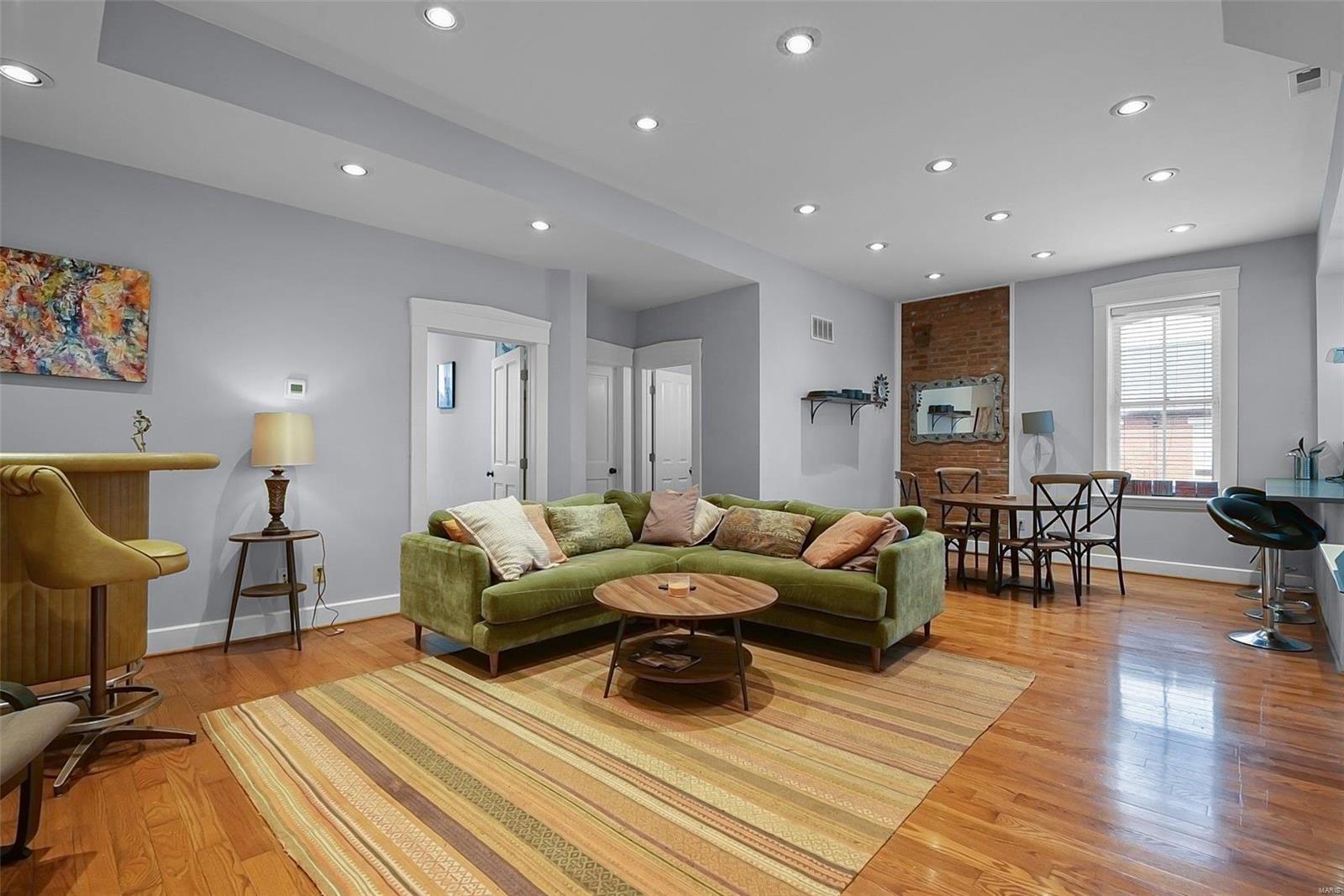 2330 Menard Street St. Louis, MO 63104 - Photo 5 of 39