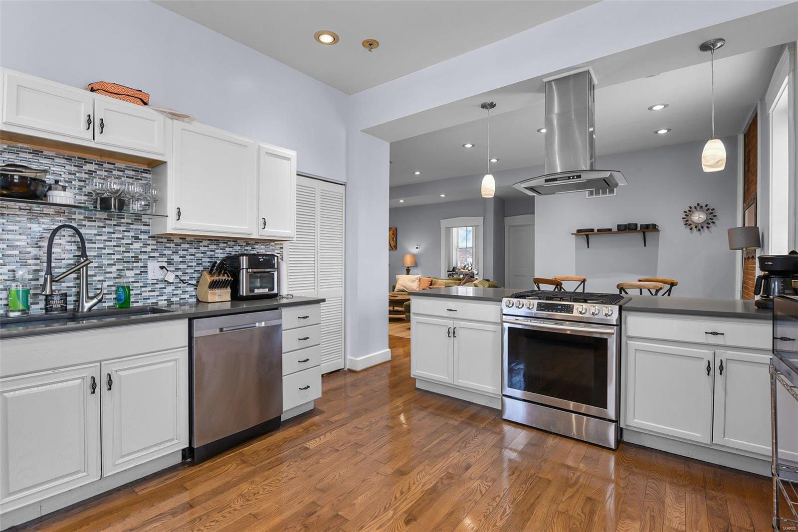 2330 Menard Street St. Louis, MO 63104 - Photo 10 of 39