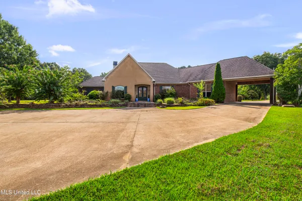 $875,000 | 5550 Springridge Road, Raymond, MS 39154