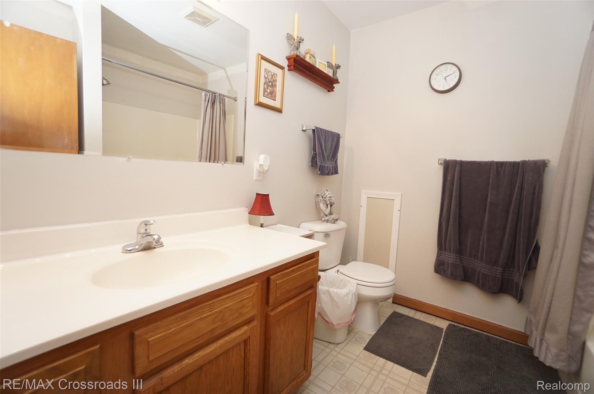 21650 Elwell Road Belleville, MI 48111 - Photo 13 of 21 DSC09110.JPG