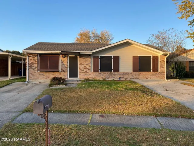$1,500 | 102 Thompson Loop, Lafayette, LA 70506