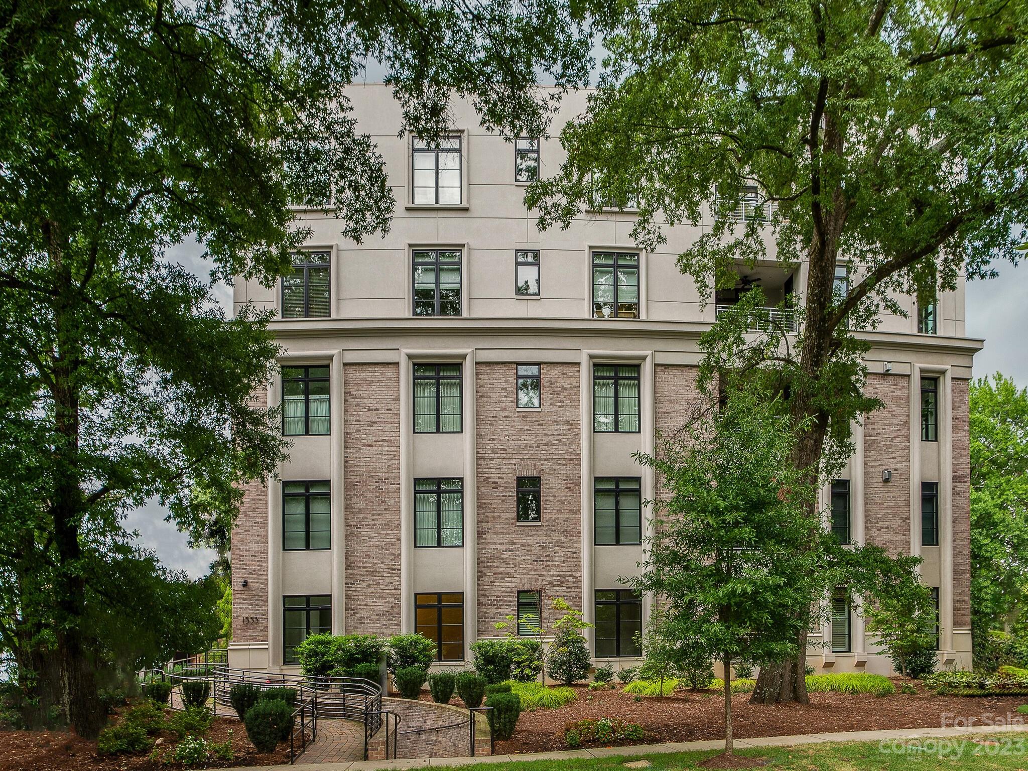 1333 Queens Road, Unit B2 Charlotte, NC 28207 - Photo 1 of 20 Gallery Image 1