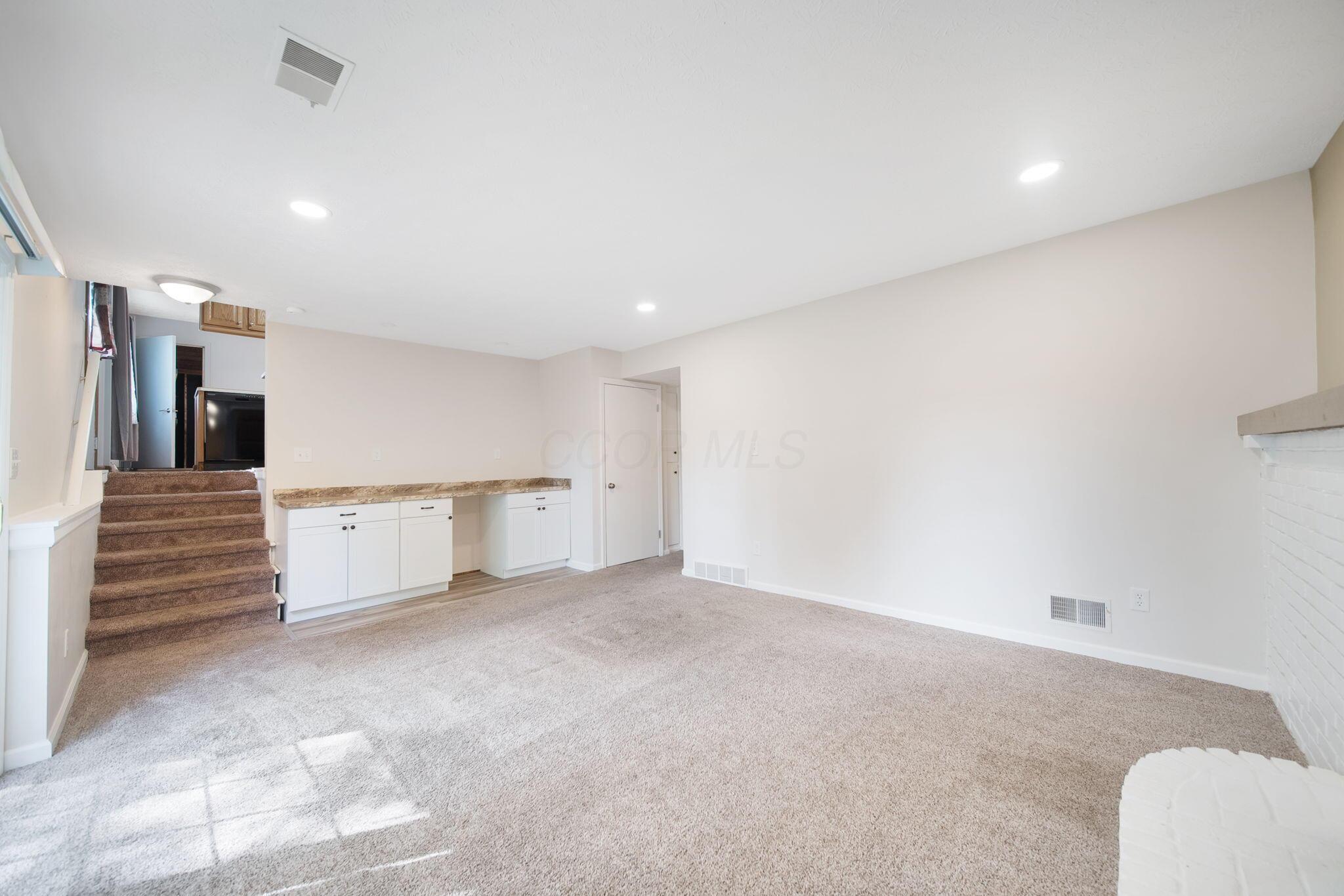 5770 Linworth Road Columbus, OH 43235 - Photo 22 of 60 Family Room