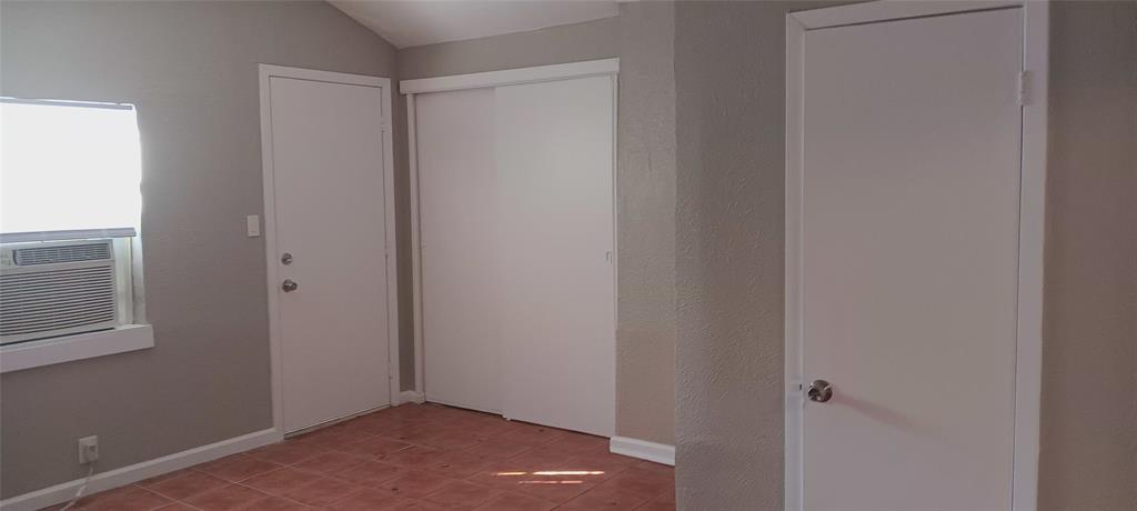 4135 B Hawthorne Avenue, Unit B Dallas, TX 75219 - Photo 6 of 7