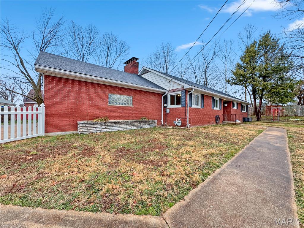 325 North Market Street Waterloo, IL 62298 - Photo 7 of 68