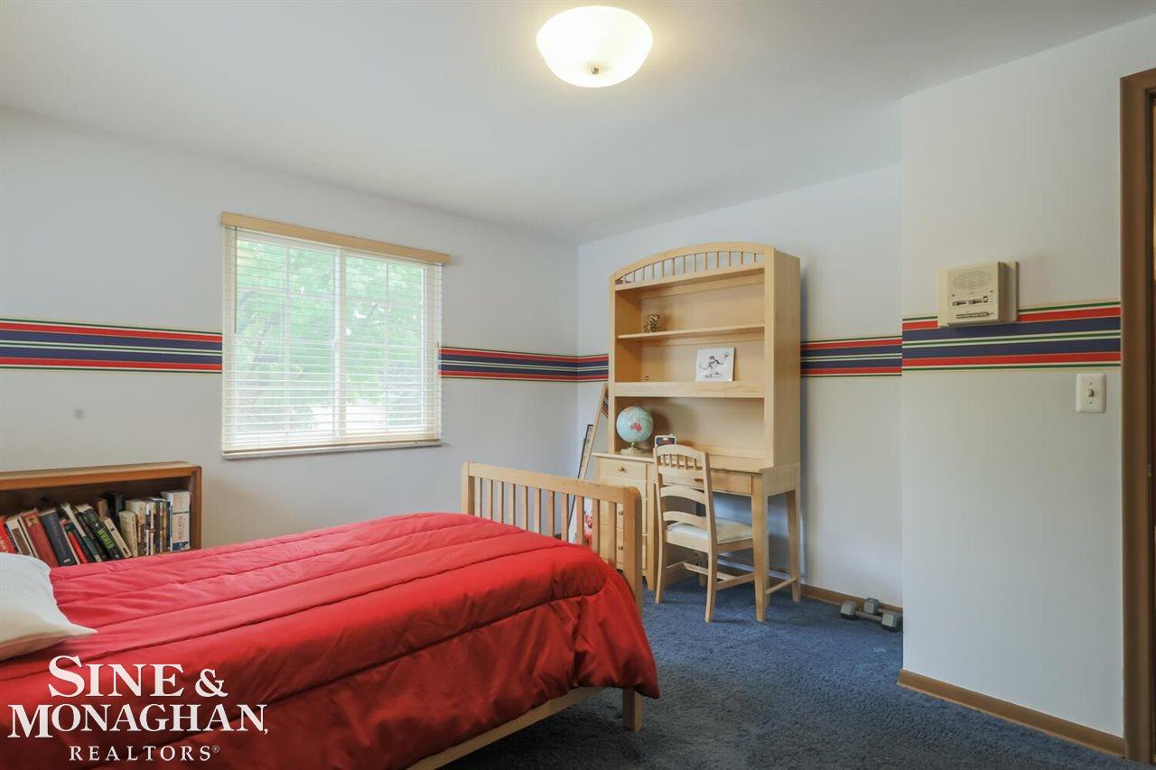 21441 River Road Grosse Pointe, MI 48236 - Photo 35 of 45 50048927-35.JPG