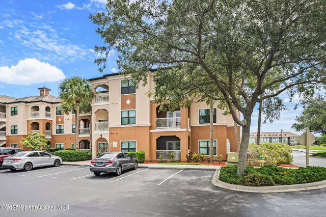 a car parked in front of a white house
