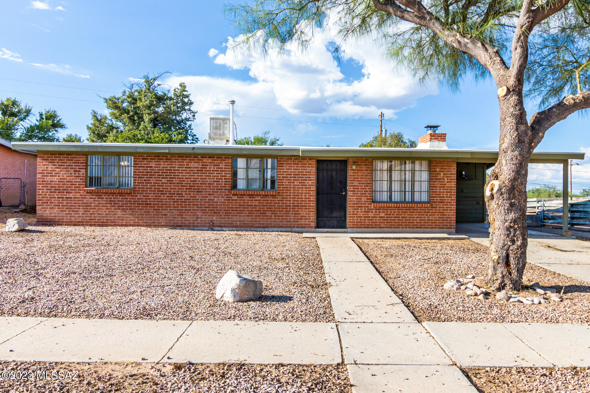 635 East Post Road Benson, AZ 85602 - Photo 2 of 24