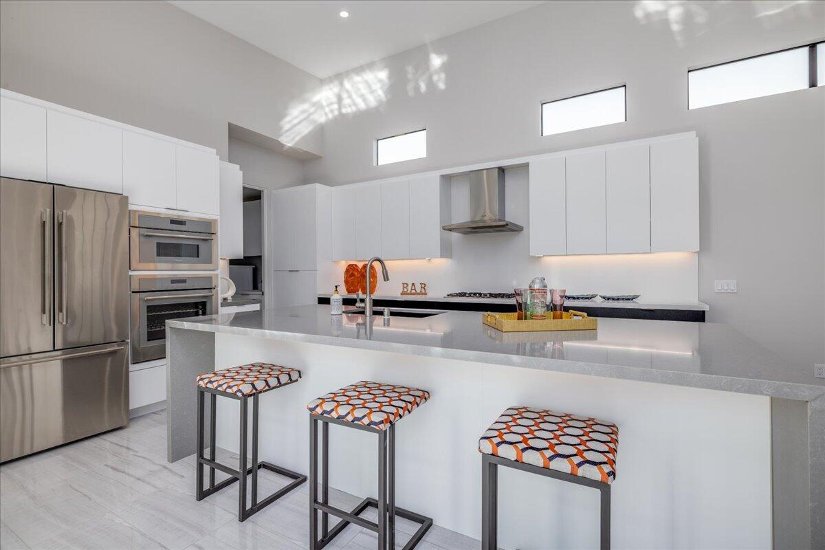 151 Holliday Way Palm Springs, CA 92262 - Photo 13 of 40 13-Kitchen