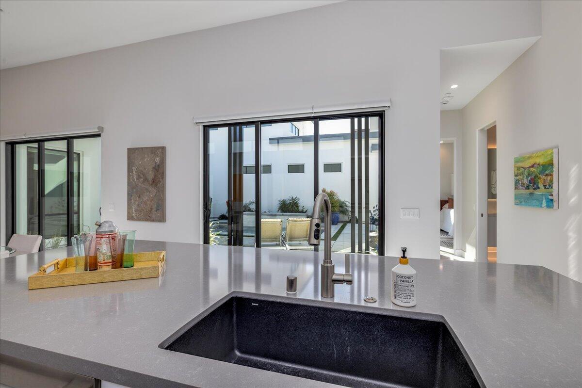 151 Holliday Way Palm Springs, CA 92262 - Photo 18 of 40 18-Kitchen
