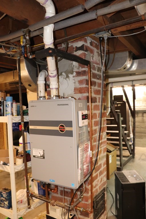 231 Rosewell Street Springfield, MA 01109 - Photo 16 of 24 a view of utility room