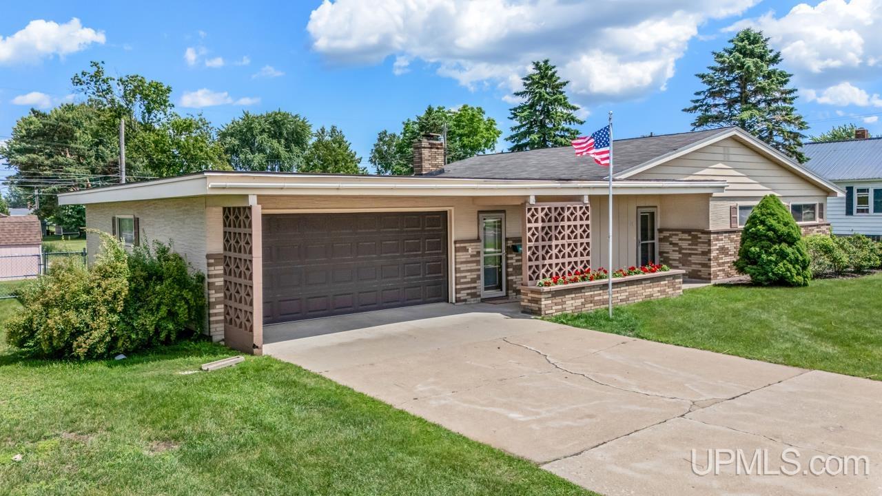 711 South Lincoln Road Escanaba, MI 49829 - Photo 3 of 42 Gallery Image 3