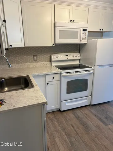 $1,250 | 132 Broad Street, Unit 2, Schuylerville, NY 12871