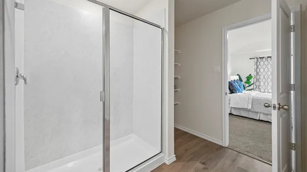 a en suite bathroom with a shower