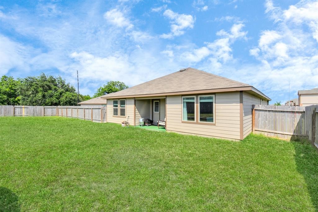 1602 Brownwood Ridge Court Richmond, TX 77469 - Photo 28 of 35 a front view of a house with garden