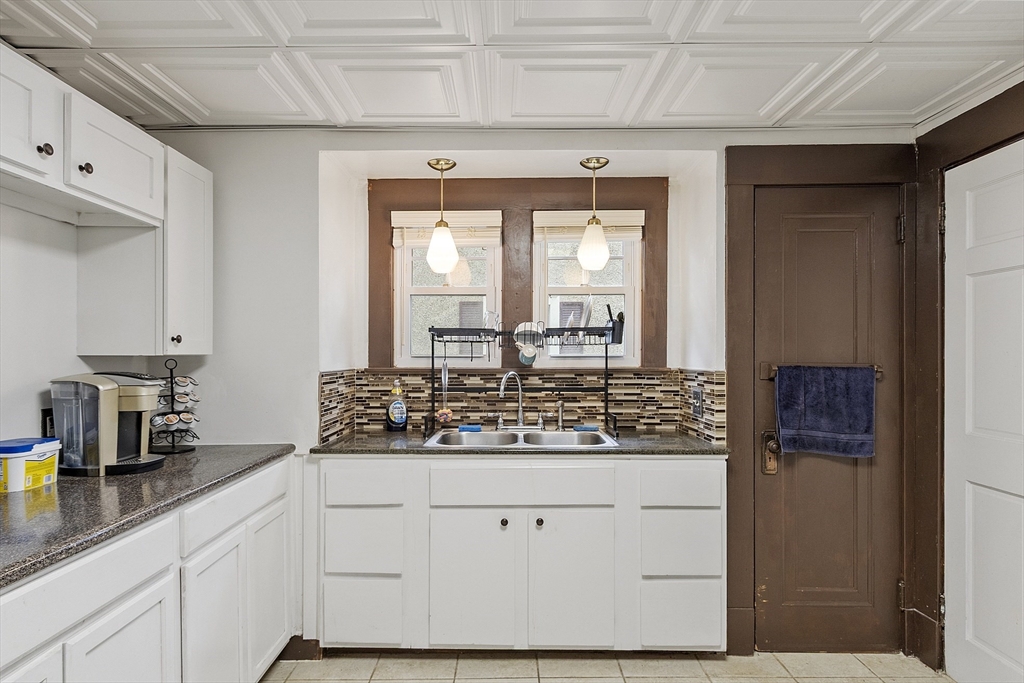 147 Belvidere Street Springfield, MA 01108 - Photo 19 of 35