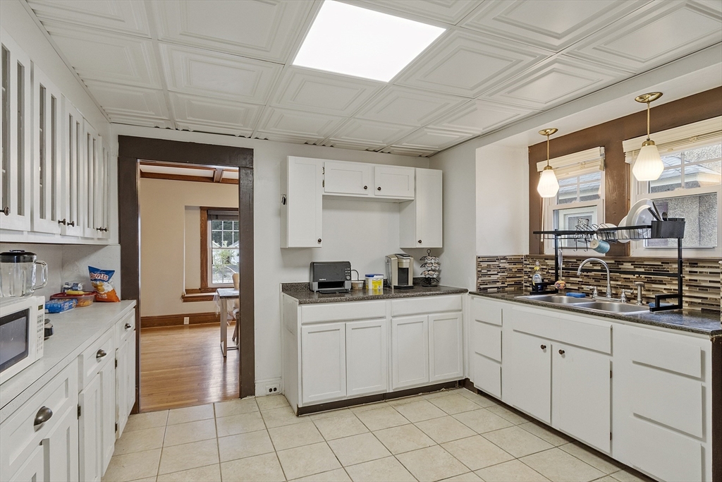 147 Belvidere Street Springfield, MA 01108 - Photo 20 of 35