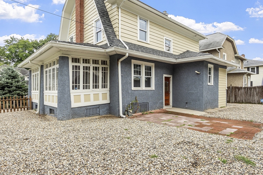 147 Belvidere Street Springfield, MA 01108 - Photo 6 of 35