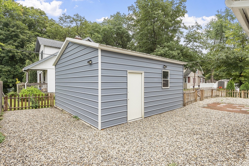 147 Belvidere Street Springfield, MA 01108 - Photo 8 of 35