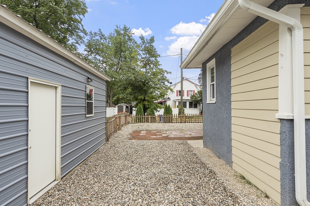 147 Belvidere Street Springfield, MA 01108 - Photo 9 of 35