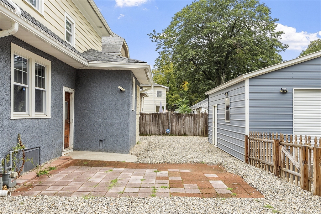 147 Belvidere Street Springfield, MA 01108 - Photo 10 of 35