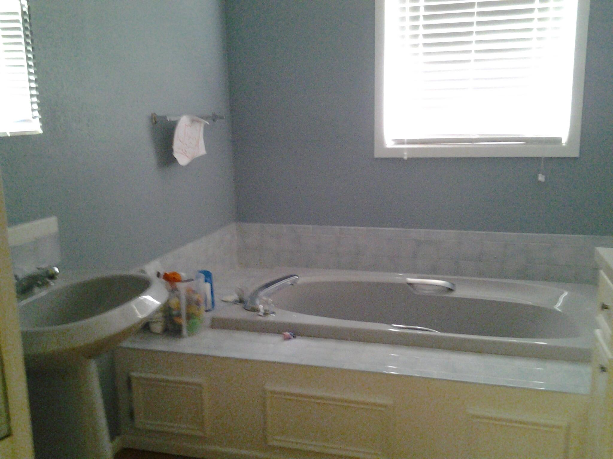 213 Highland Drive Lamesa, TX 79331 - Photo 19 of 20 Master bath (2)