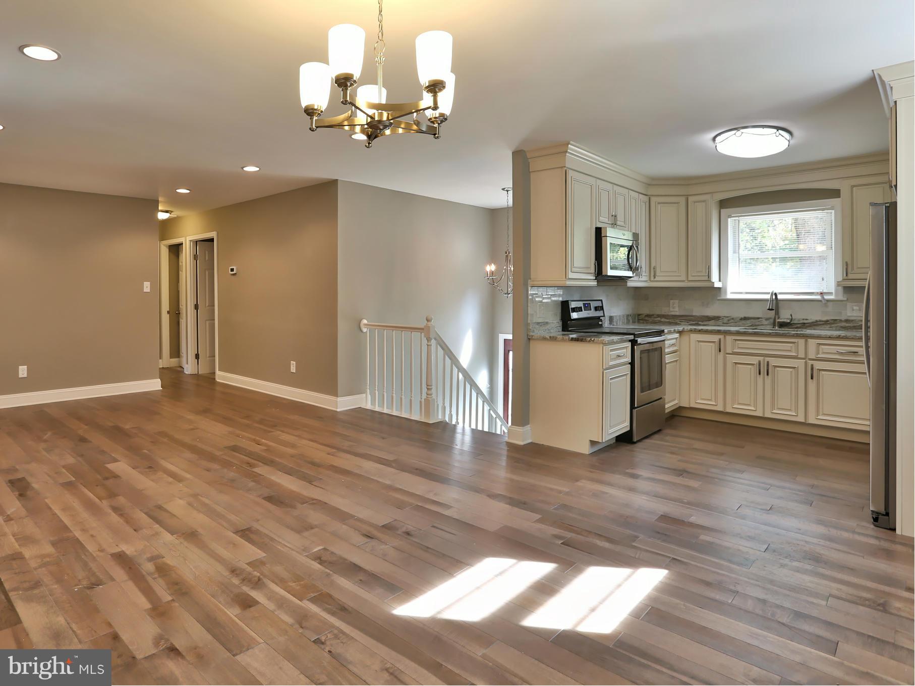 7804 Ruanne Court Pasadena, MD 21122 - Photo 2 of 30 Living Room