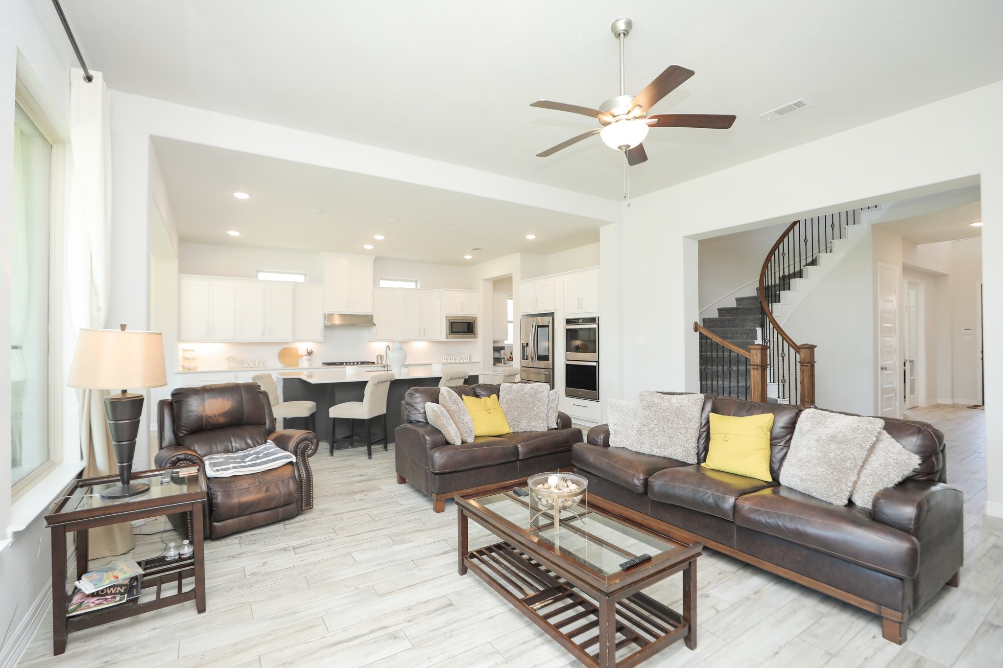 10134 Blythe Street Rosharon, TX 77583 - Photo 15 of 50 a living room with furniture and kitchen view