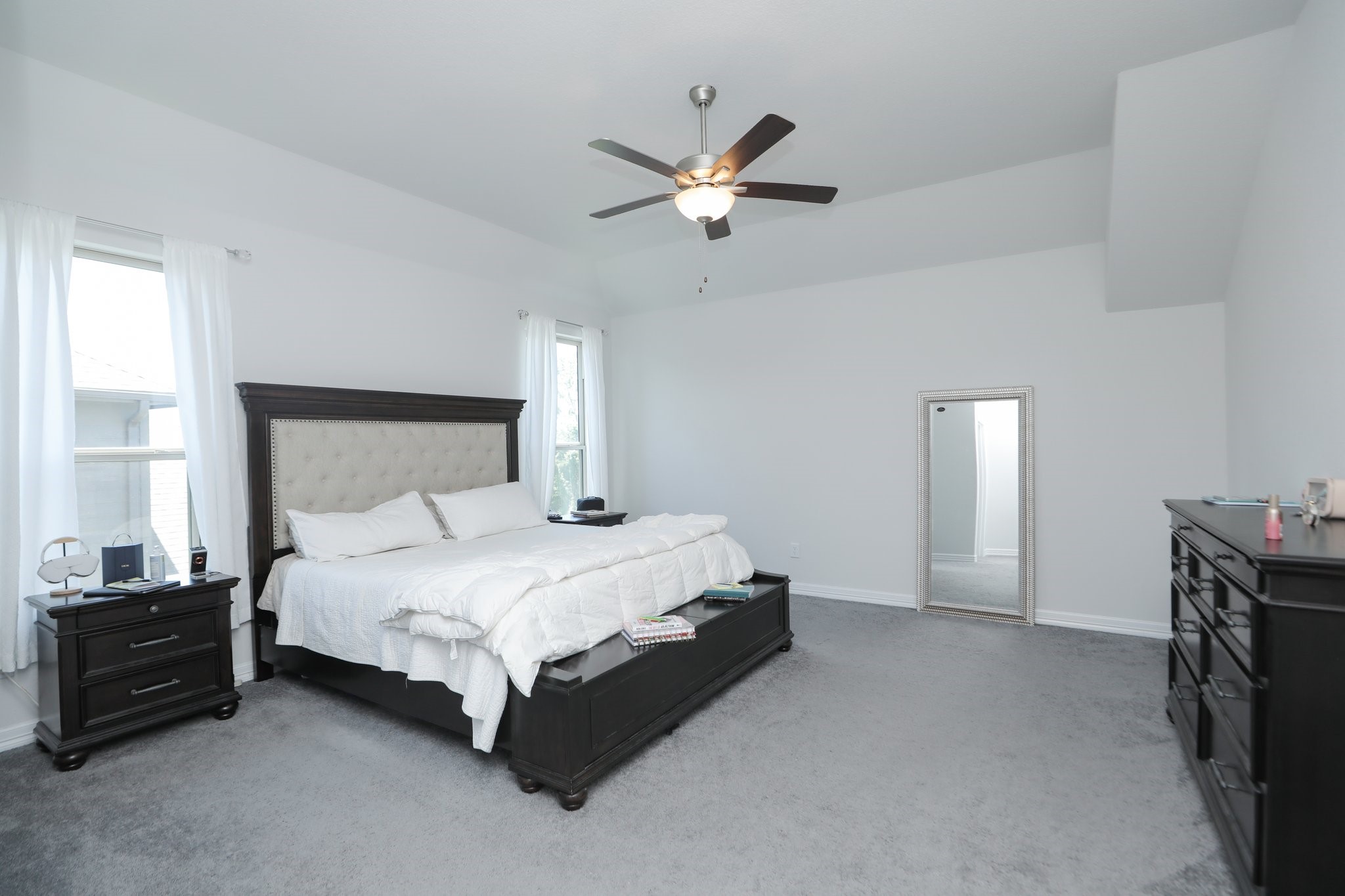 10134 Blythe Street Rosharon, TX 77583 - Photo 30 of 50 a bedroom with a bed and a chandelier