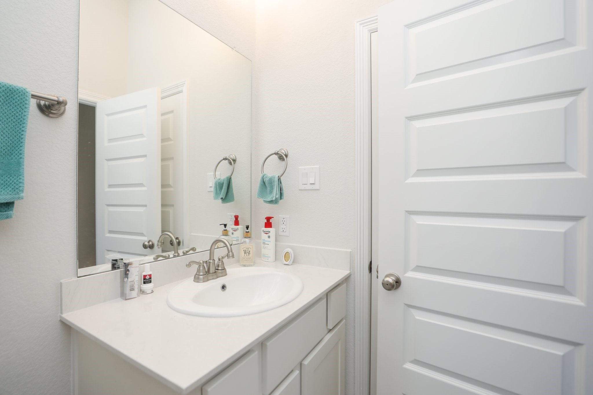 10134 Blythe Street Rosharon, TX 77583 - Photo 38 of 50 a bathroom with a sink vanity and a mirror