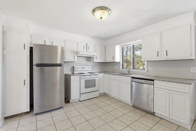 $2,700 | 8 Cherryfield Drive, West Hartford, CT 06107