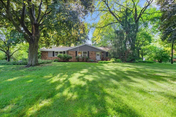 $493,900 | W225-n247 Lexington Drive, Waukesha, WI 53186