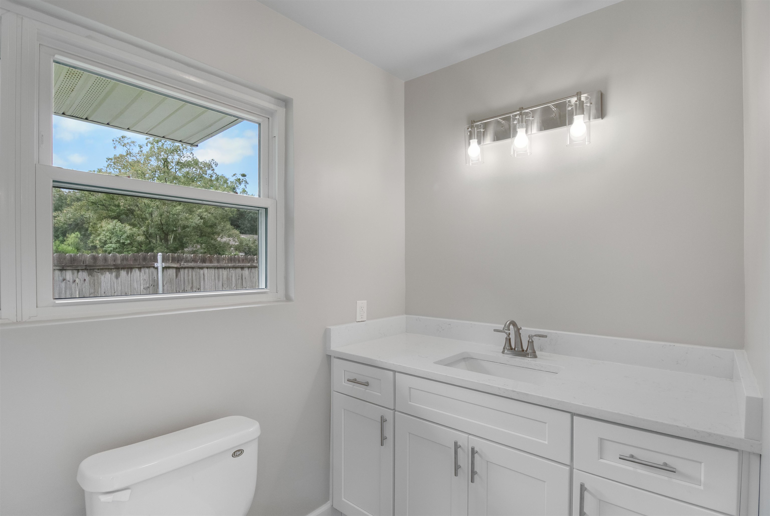 419 West Myrtle Avenue Foley, AL 36535 - Photo 11 of 17 Bathroom