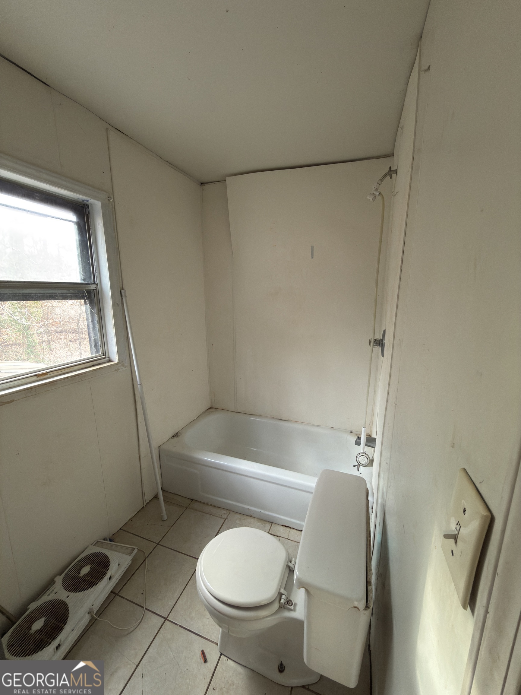 72 Ridgeview Court Lavonia, GA 30553 - Photo 18 of 47 a bathroom with a sink a toilet a window and shower