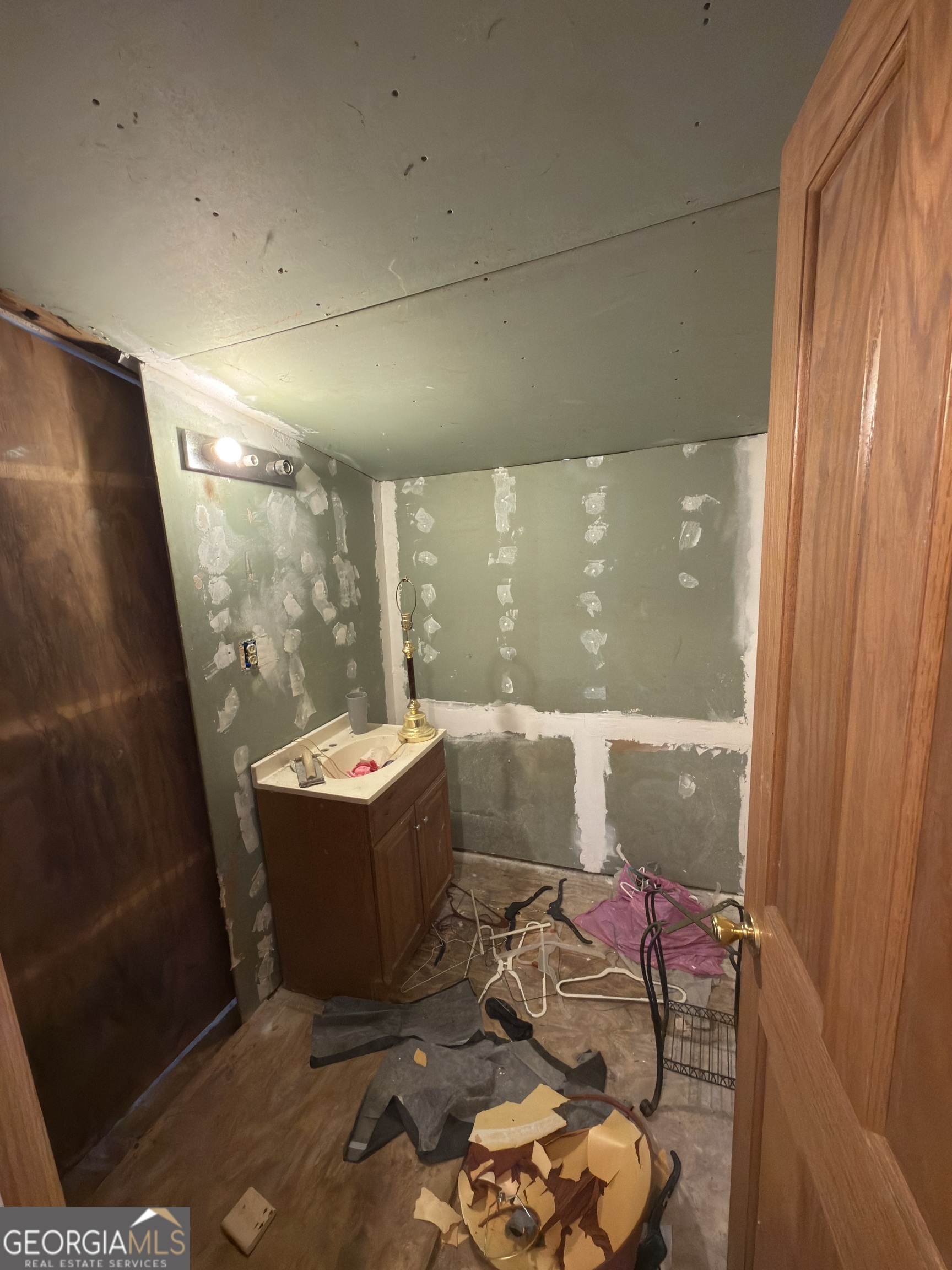 72 Ridgeview Court Lavonia, GA 30553 - Photo 44 of 47 a view of living room with a couch